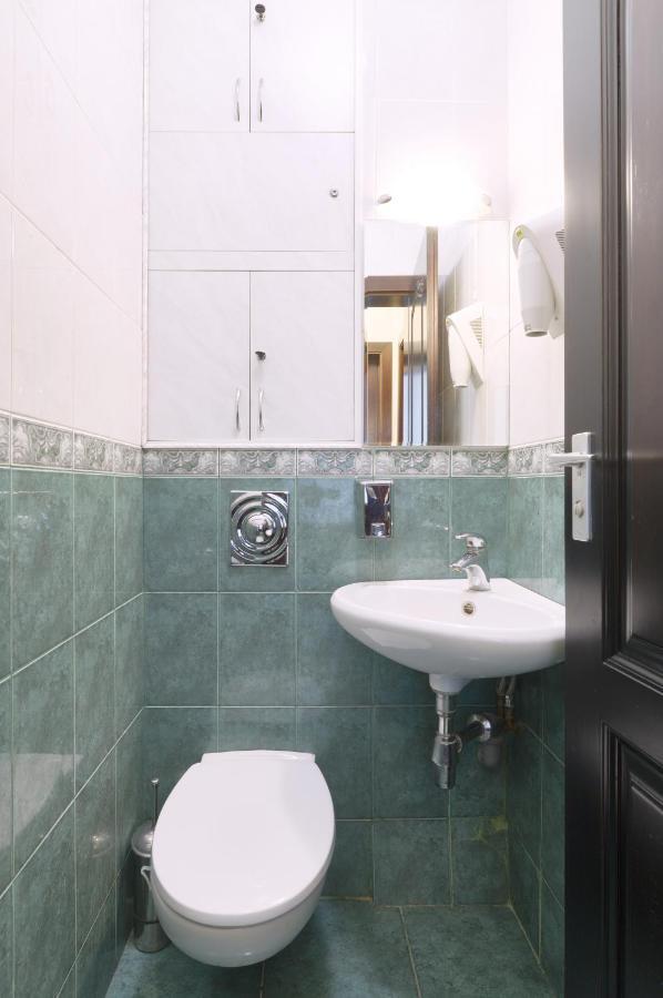 1br In The Old Center *